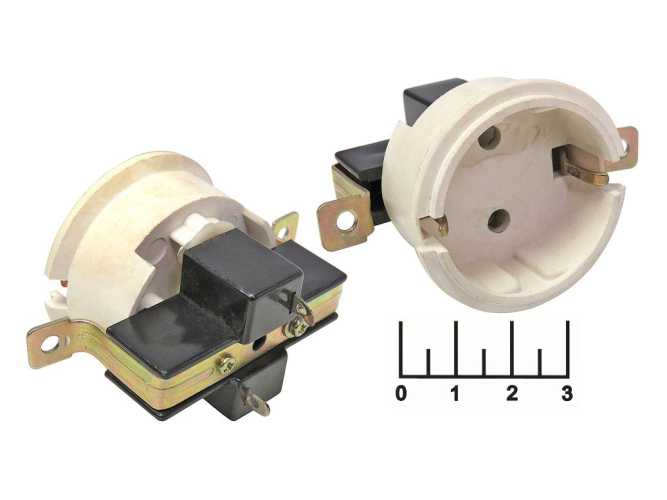 Розетка электрическая врезная с землей белая